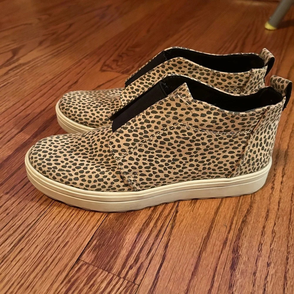 Cheetah Sneakers Size 6‎ - Picture 2 of 6
